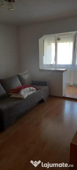 Apartament cu 3 camere decomandat în Răcădău