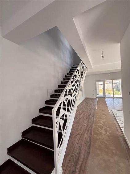 Duplex cu 5 camere cu Canalizare în Moșnița Nouă