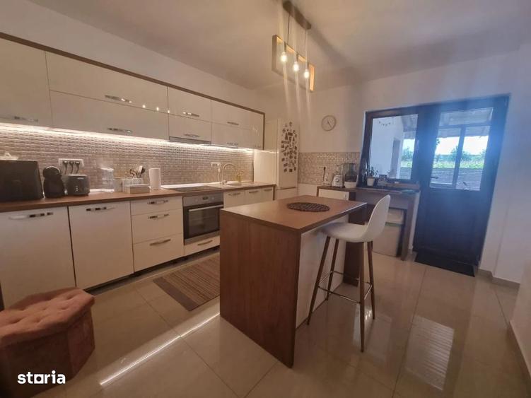 Casă cu 4 camere în Moara