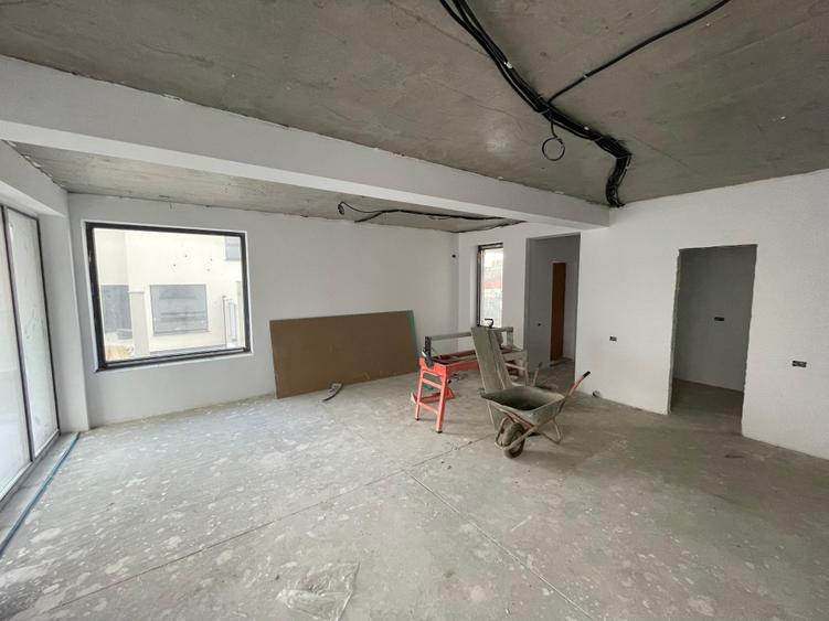 Duplex cu 4 camere cu Canalizare în Palazu Mare
