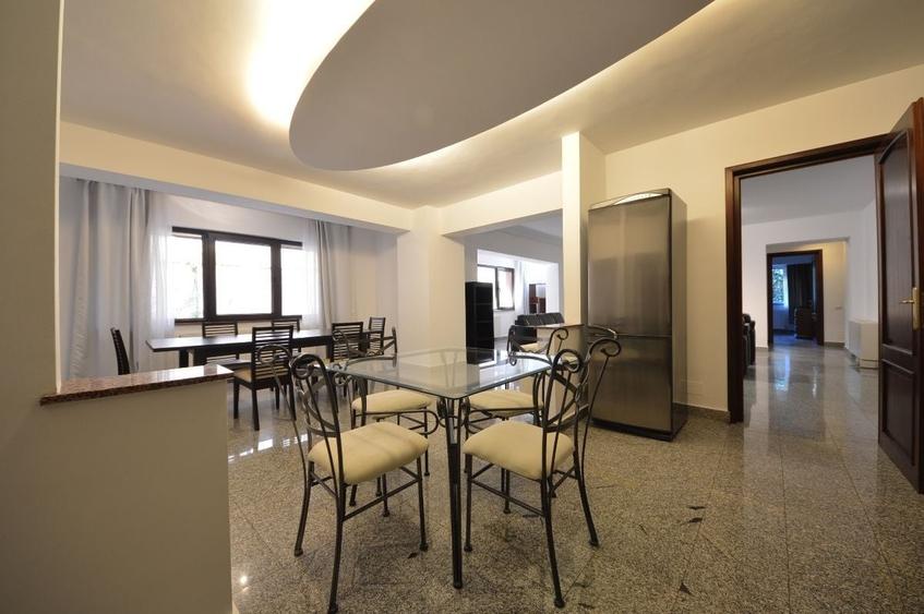 Apartament cu 4 camere decomandat, mobilat în Aviatorilor