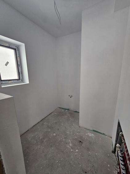 Casă individuală cu 4 camere cu Canalizare în Central