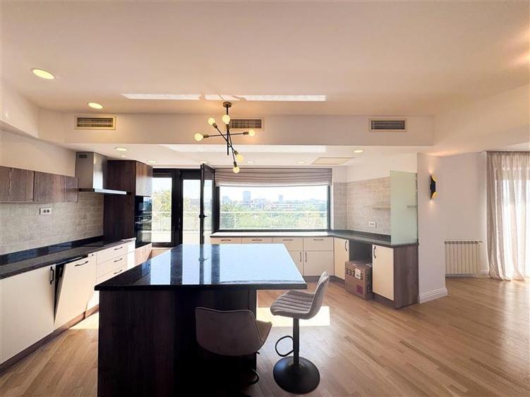 Apartament cu 4 camere decomandat, mobilat în Herăstrău