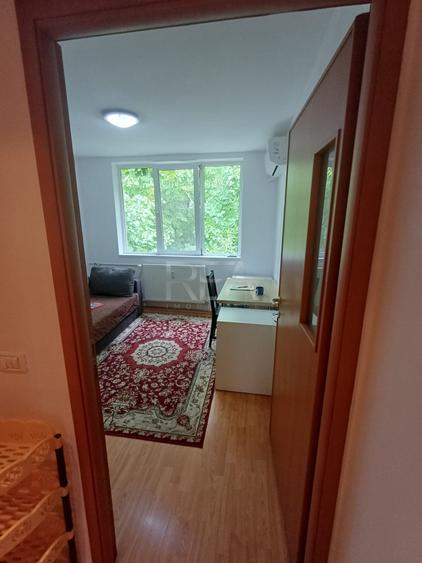 Apartament cu 3 camere decomandat, mobilat în Berceni