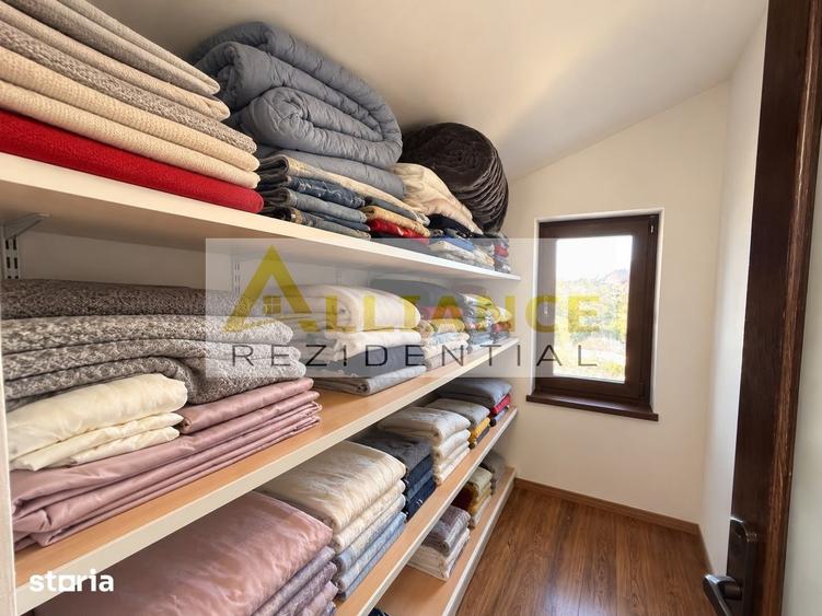 Casă cu 5 camere cu Teren 478 Mp în Central