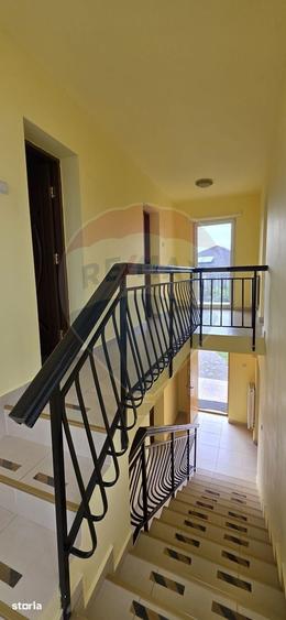 Casă cu 4 camere cu Teren 445 Mp în Valea
