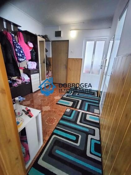 Apartament cu 3 camere decomandat, mobilat în Central