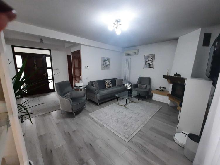 Casă cu 3 camere în Livezeni
