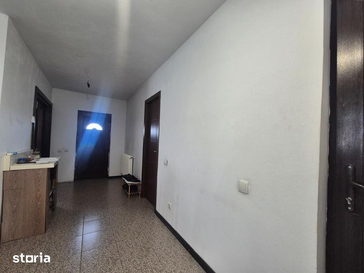 Casă cu 3 camere cu Teren 331 Mp în Central