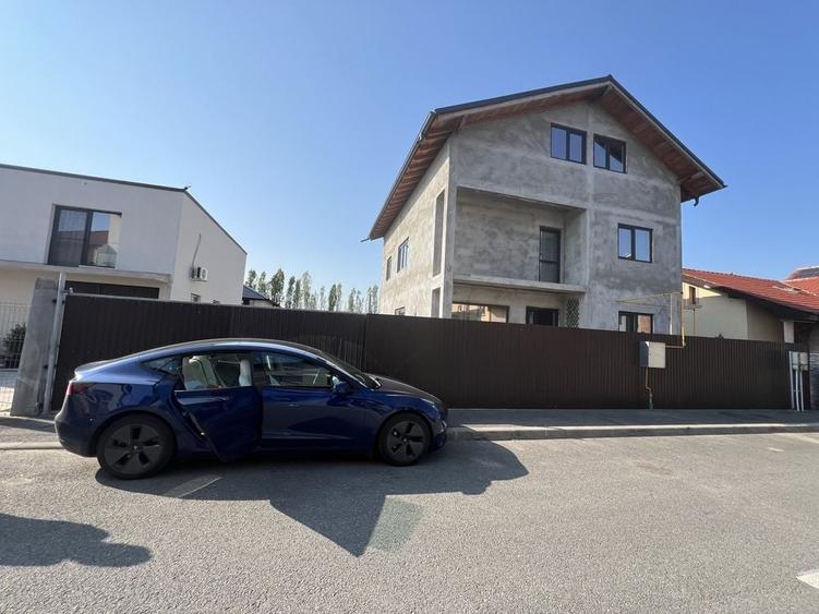 Casă cu 4 camere în Exterior Vest