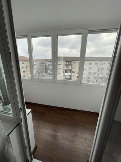 Apartament cu 3 camere decomandat în Lipovei