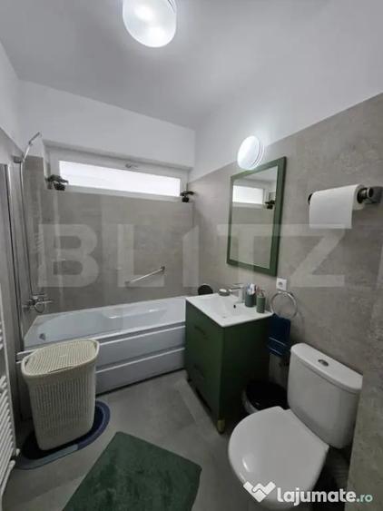 Apartament cu 3 camere decomandat, mobilat în Central