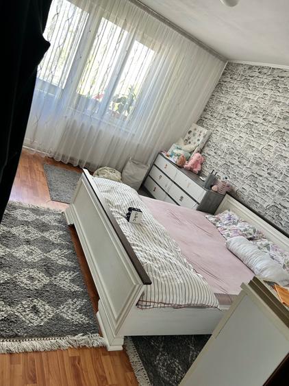 Apartament cu 4 camere decomandat în Crasna