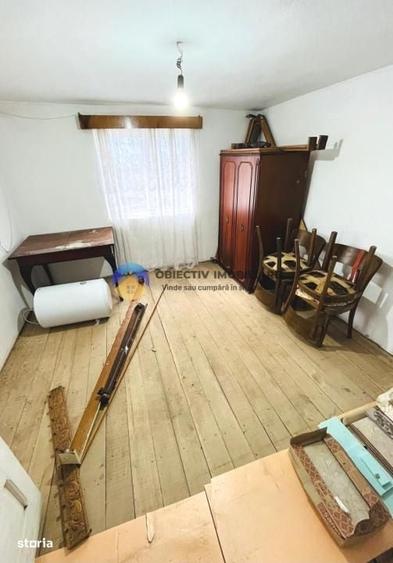 Casă cu 2 camere cu Teren 938 Mp în Costișa
