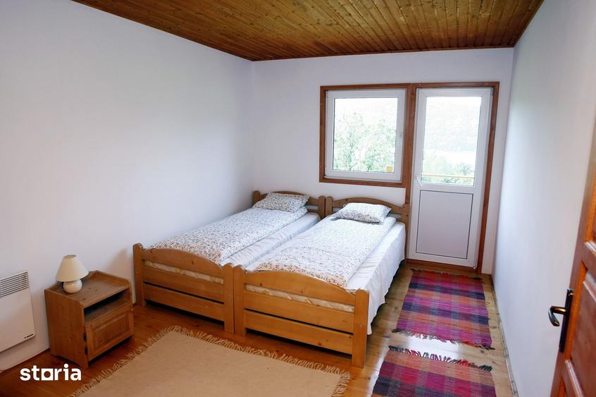 Casă cu 5 camere cu Teren 1800 Mp în Zetea