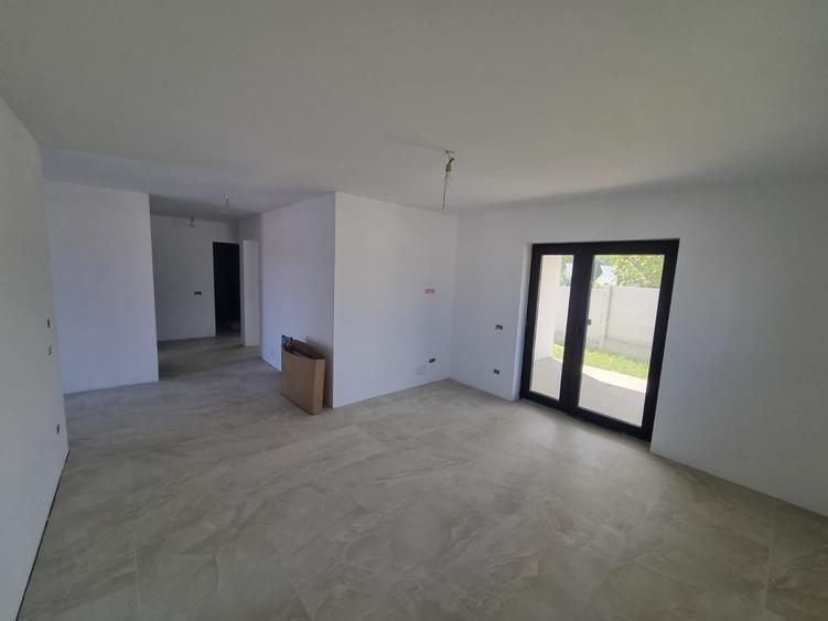Casă individuală cu 3 camere cu Teren 454 Mp în Cetate