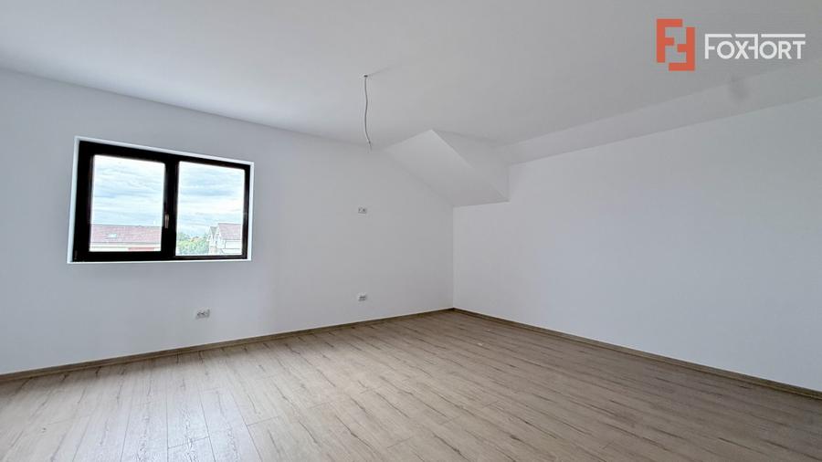 Duplex cu 4 camere cu Canalizare în Moșnița Veche