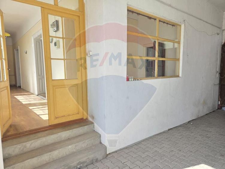 Casă cu 5 camere cu Teren 1010 Mp în Ultracentral