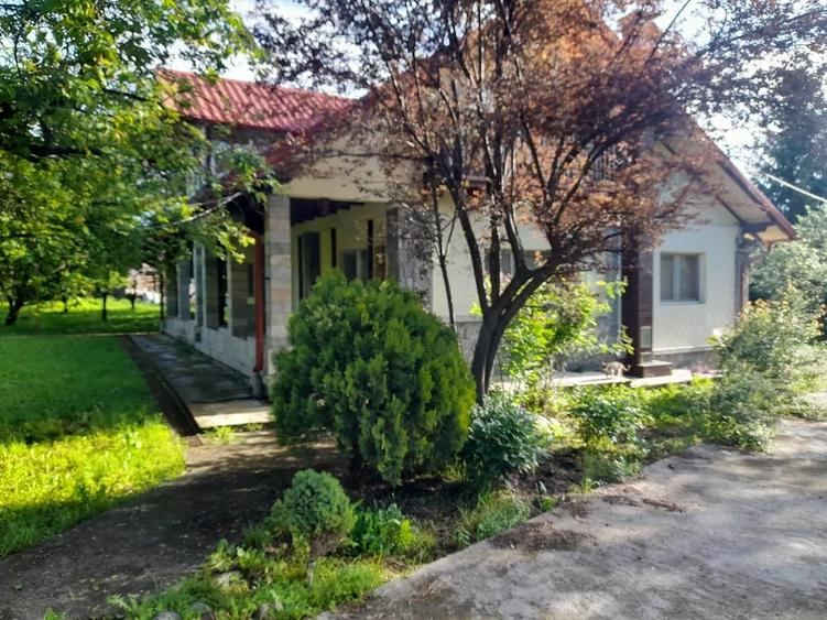 Casă cu 7 camere cu Teren 3000 Mp în Breaza de Sus