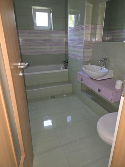 Apartament cu 3 camere semidecomandat în Medicină