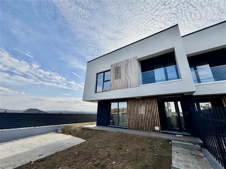 Duplex cu 4 camere cu Canalizare în Miroslava