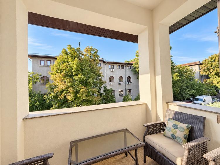 Apartament cu 4 camere decomandat în Aviatorilor