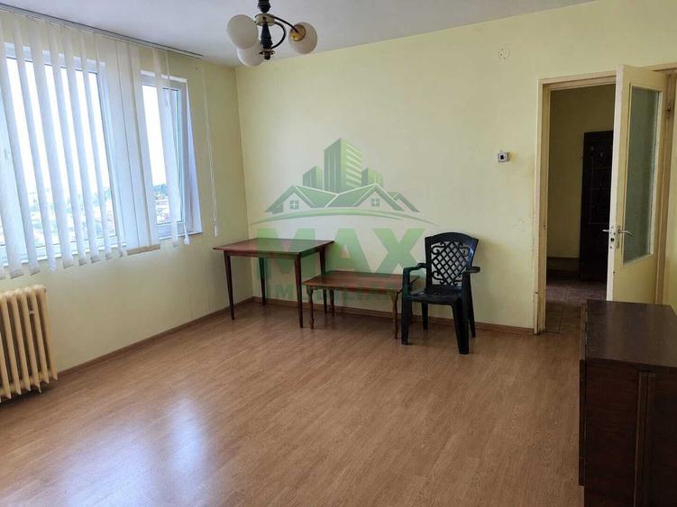 Apartament cu 3 camere semidecomandat în Andrei Mureșanu