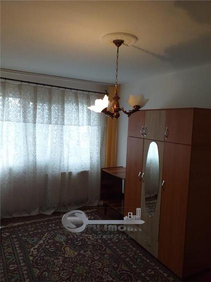 Apartament cu 2 camere semidecomandat, mobilat în Podu Roș