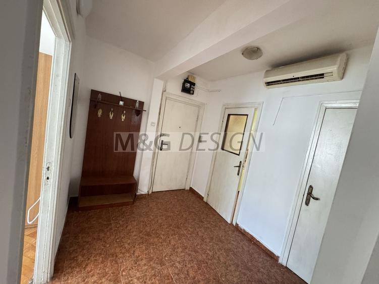 Apartament cu 3 camere decomandat în Girocului