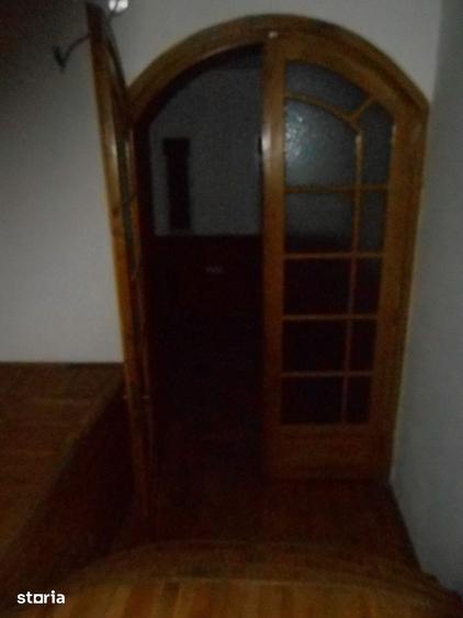 Casă cu 5 camere cu Teren 296 Mp în Tipografilor