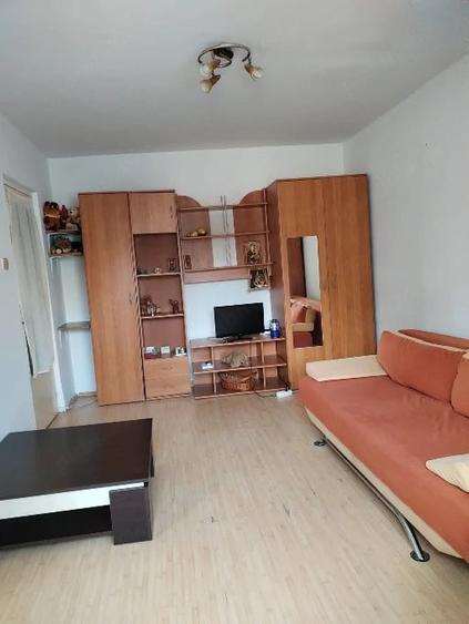 Garsonieră decomandată în Nord