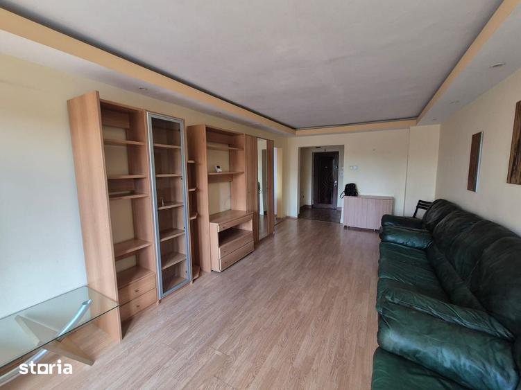 Apartament cu 3 camere decomandat, mobilat în Casa de Cultură