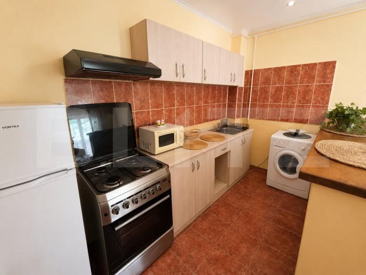 Apartament cu 2 camere semidecomandat, mobilat în Florești