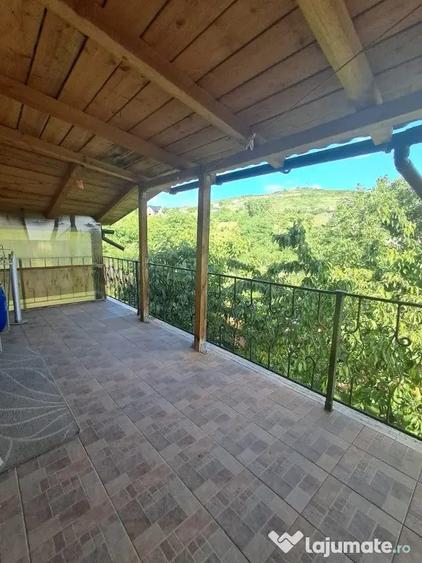 Casă cu 6 camere cu Teren 1216 Mp în Tomești