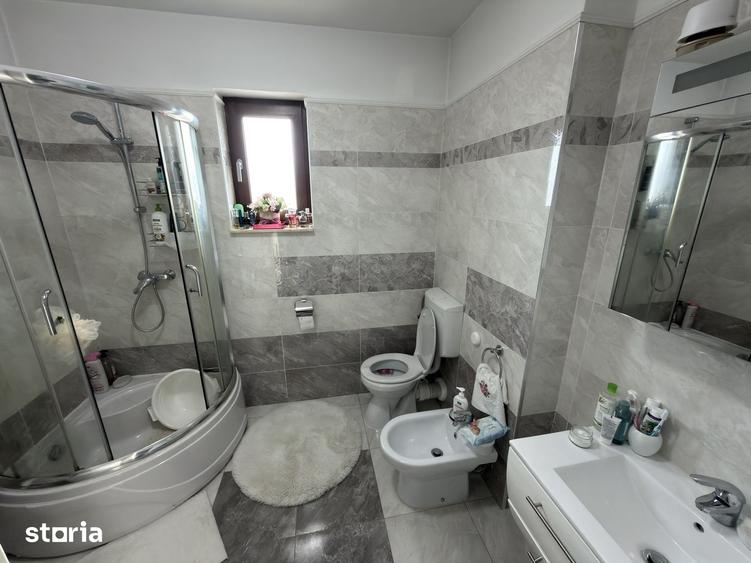 Casă cu 5 camere cu Teren 2400 Mp în Central