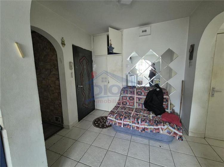 Apartament cu 3 camere decomandat în Dristor