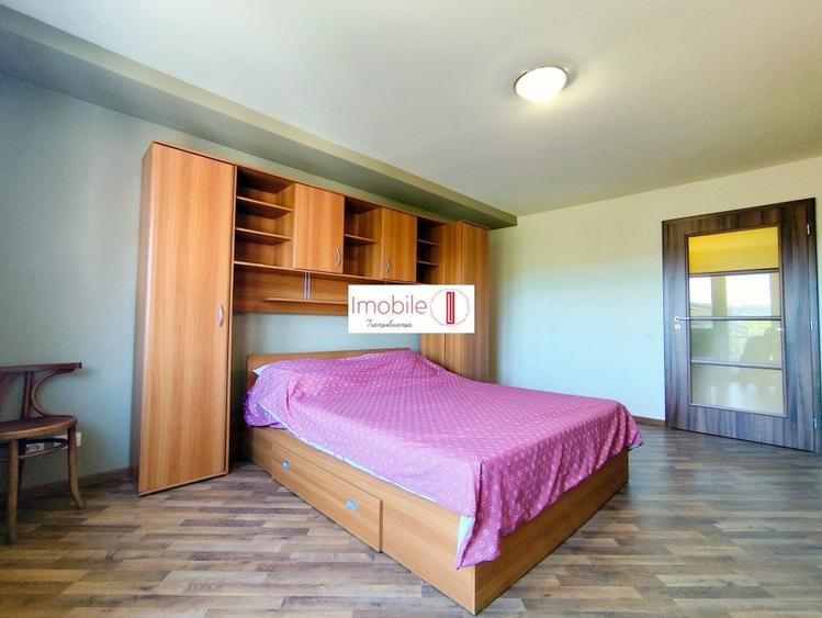 Casă individuală cu 8 camere cu Canalizare în Gruia