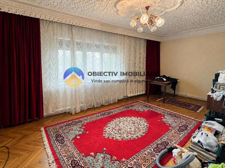 Apartament cu 4 camere decomandat în Mărăței