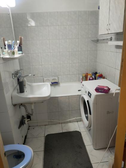 Apartament cu 3 camere decomandat în Cornișa