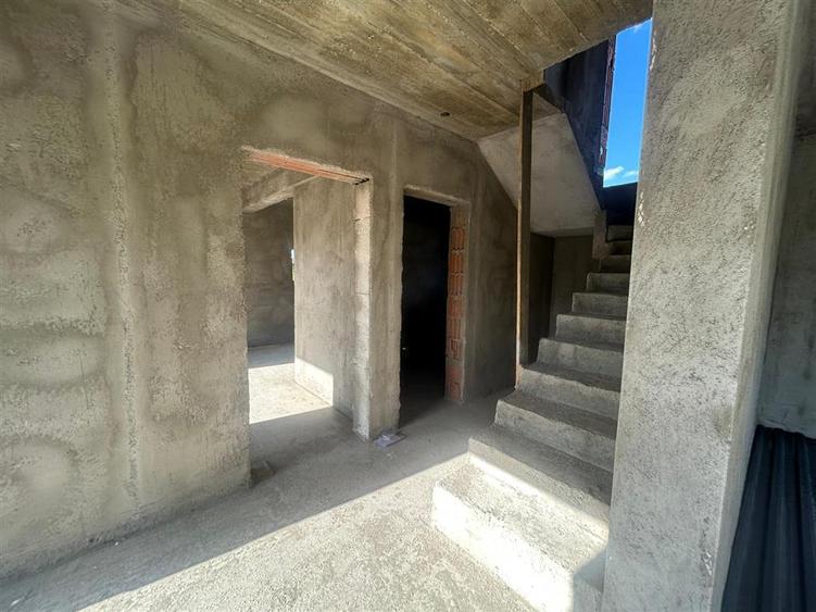 Casă individuală cu 4 camere cu Teren 500 Mp în Moara