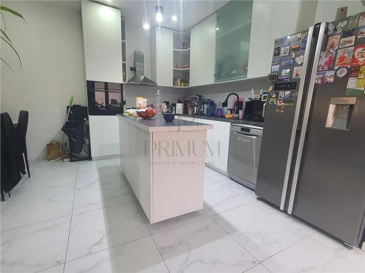 Casă individuală cu 6 camere cu Canalizare în Dâmbovița