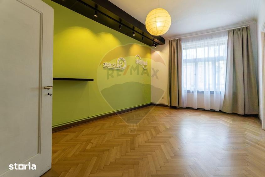 Apartament cu 4 camere în Centrul Istoric