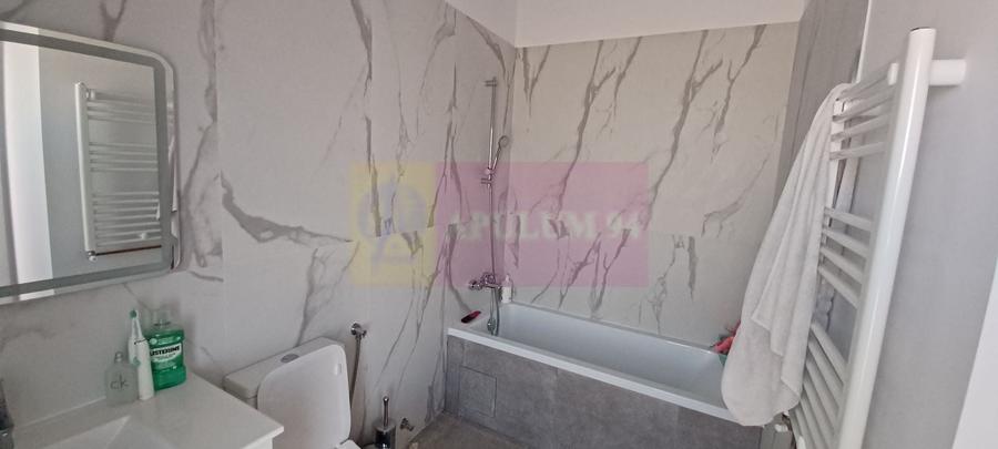 Casă individuală cu 4 camere cu Canalizare în Săbăreni