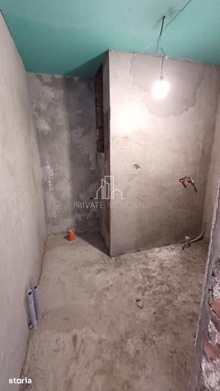 Casă cu 8 camere cu Teren 653 Mp în Central