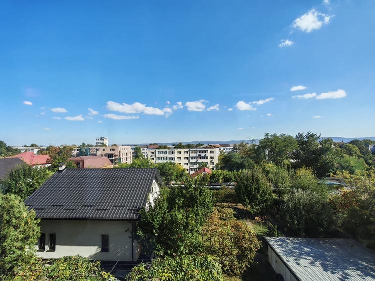 Apartament cu 3 camere decomandat, mobilat în Cornișa