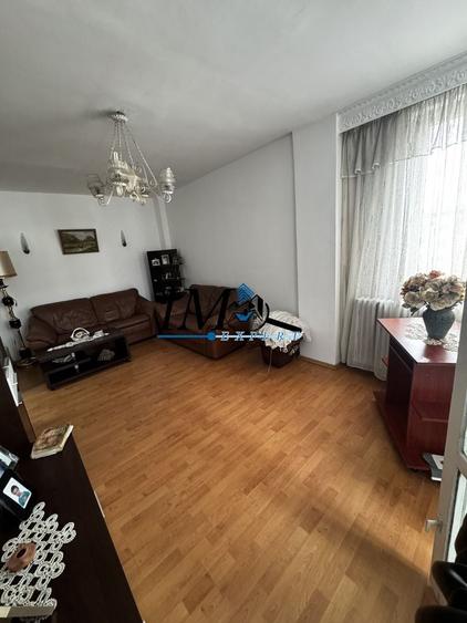 Apartament cu 3 camere decomandat, mobilat în Ampoi 3