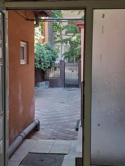 Apartament cu 2 camere decomandat în P-ța Victoriei