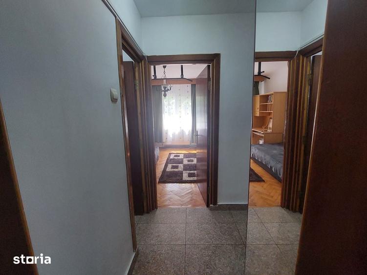 Apartament cu 3 camere decomandat în Calea București