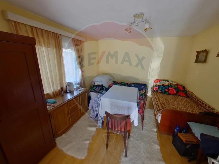 Casă cu 8 camere cu Teren 2694 Mp în Rona de Sus
