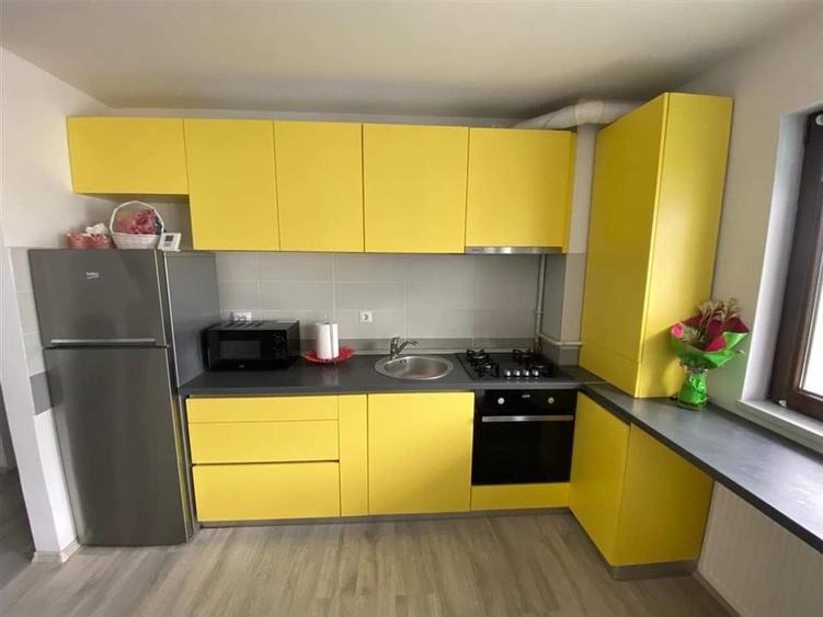 Apartament cu 2 camere semidecomandat, mobilat în Mihai Viteazul